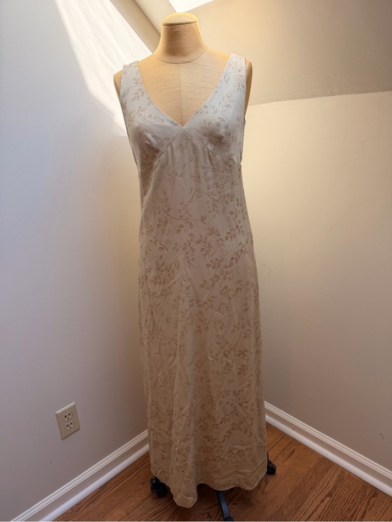 J. Crew Dresses & Skirts - Vintage 100% silk J Crew Cream Floral V-Neck Slip Dress